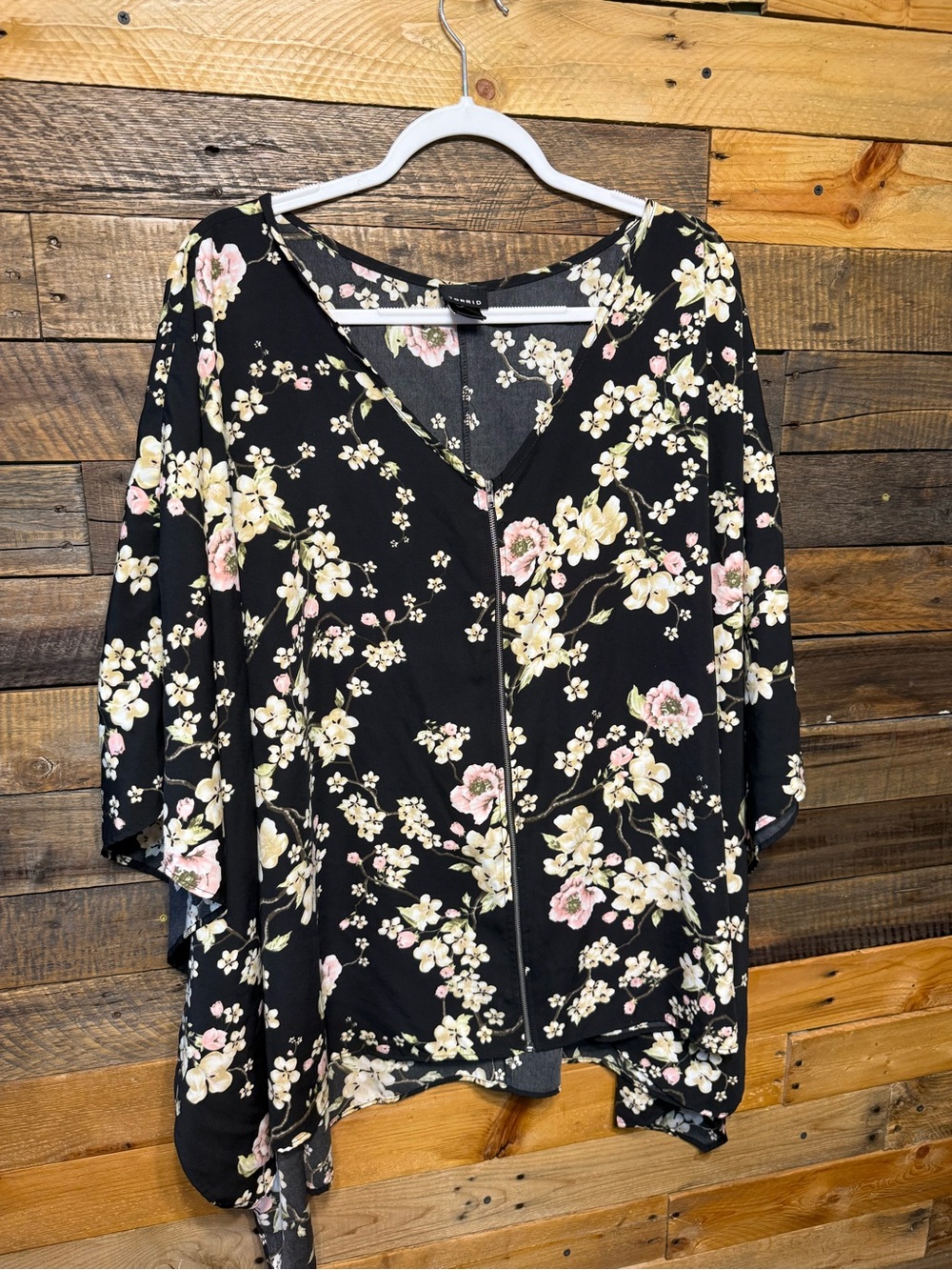 Torrid Womens Plus Size 4 Black Floral Lightweight Zip Up Poncho Wrap Top